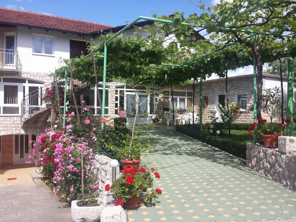 Pansion Pero Elez Medjugorje Hotel Buitenkant foto
